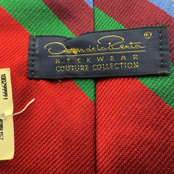 Oscar de la Renta Men's Red Striped Silk Tie with Multicolor Accents Vintage - Picture 3 of 3